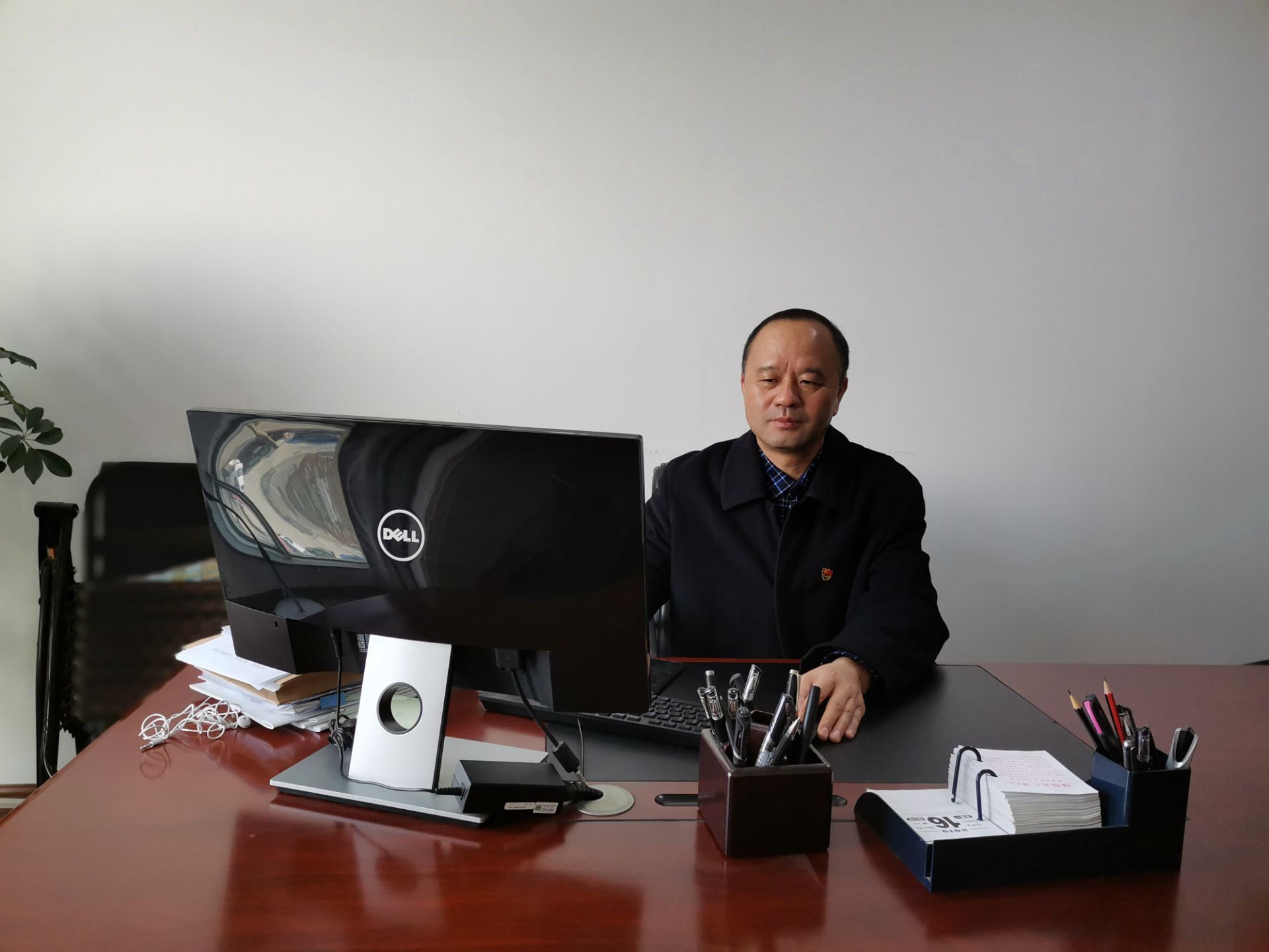 2019年12月19日，公共資源交易服務中心主要負責人吳新東同志作在線訪談