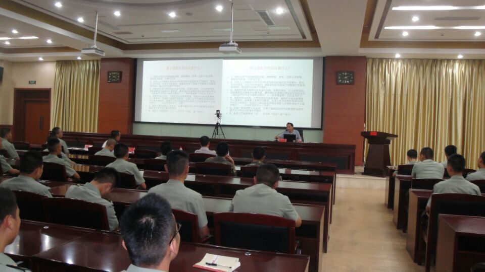 青陽縣司法局開展“送法進軍營”活動